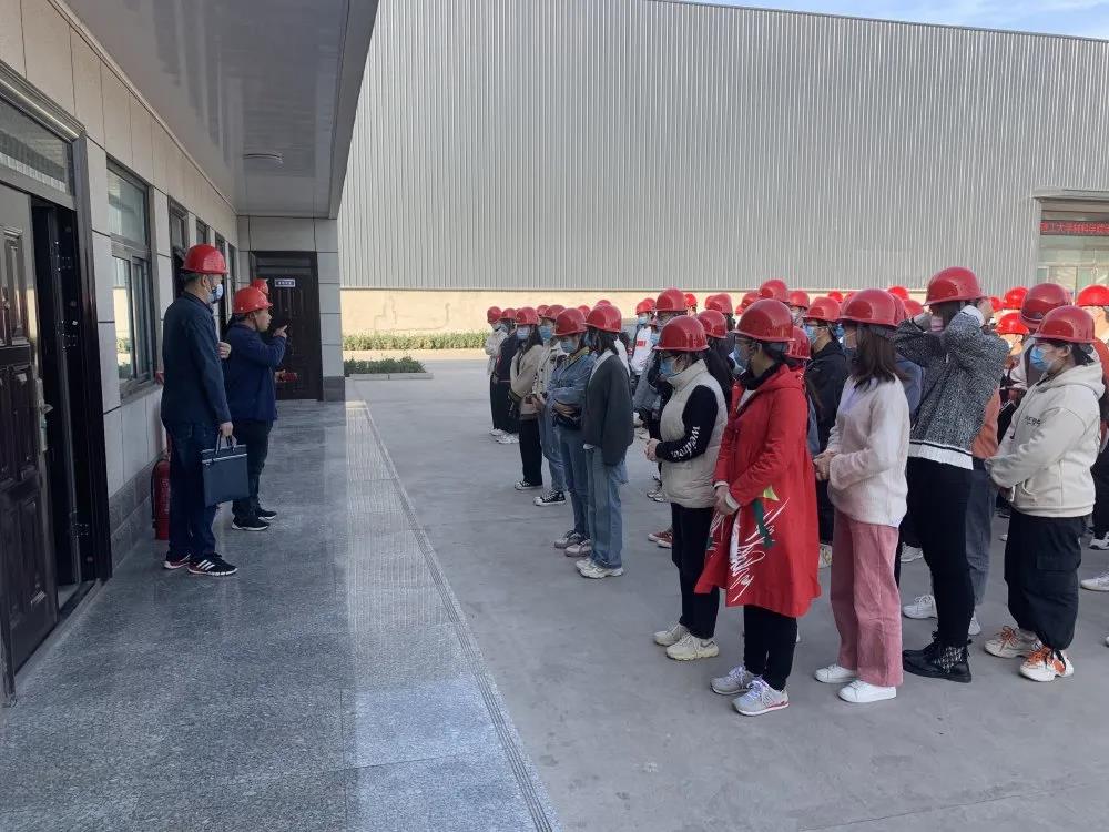 河南理工大學(xué)學(xué)生到我公司進(jìn)行參觀實(shí)習(xí)